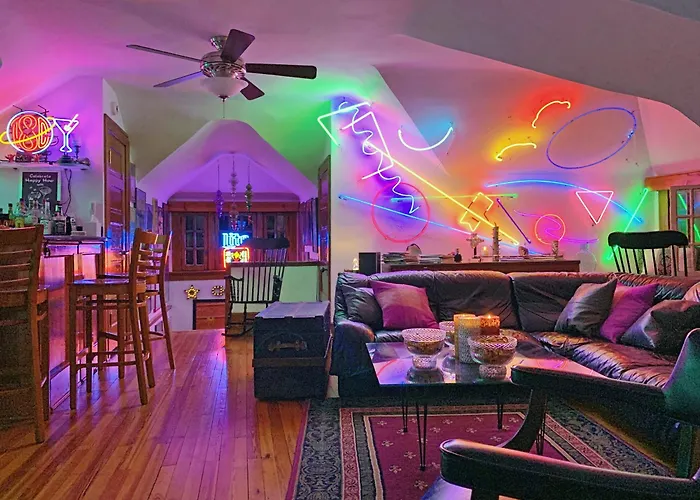 Mike & Allen\'S Place On The Park_2